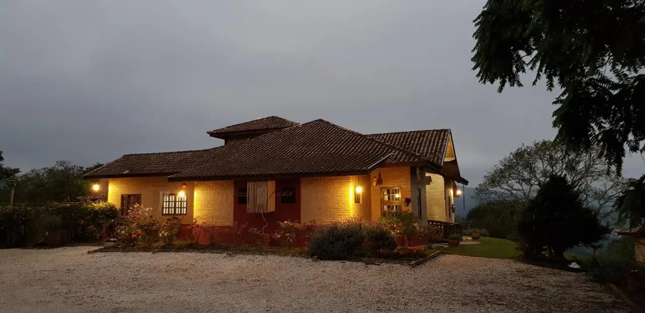 Pousada à venda de 10 ha em Santo Antônio do Pinhal, SP, Brasil