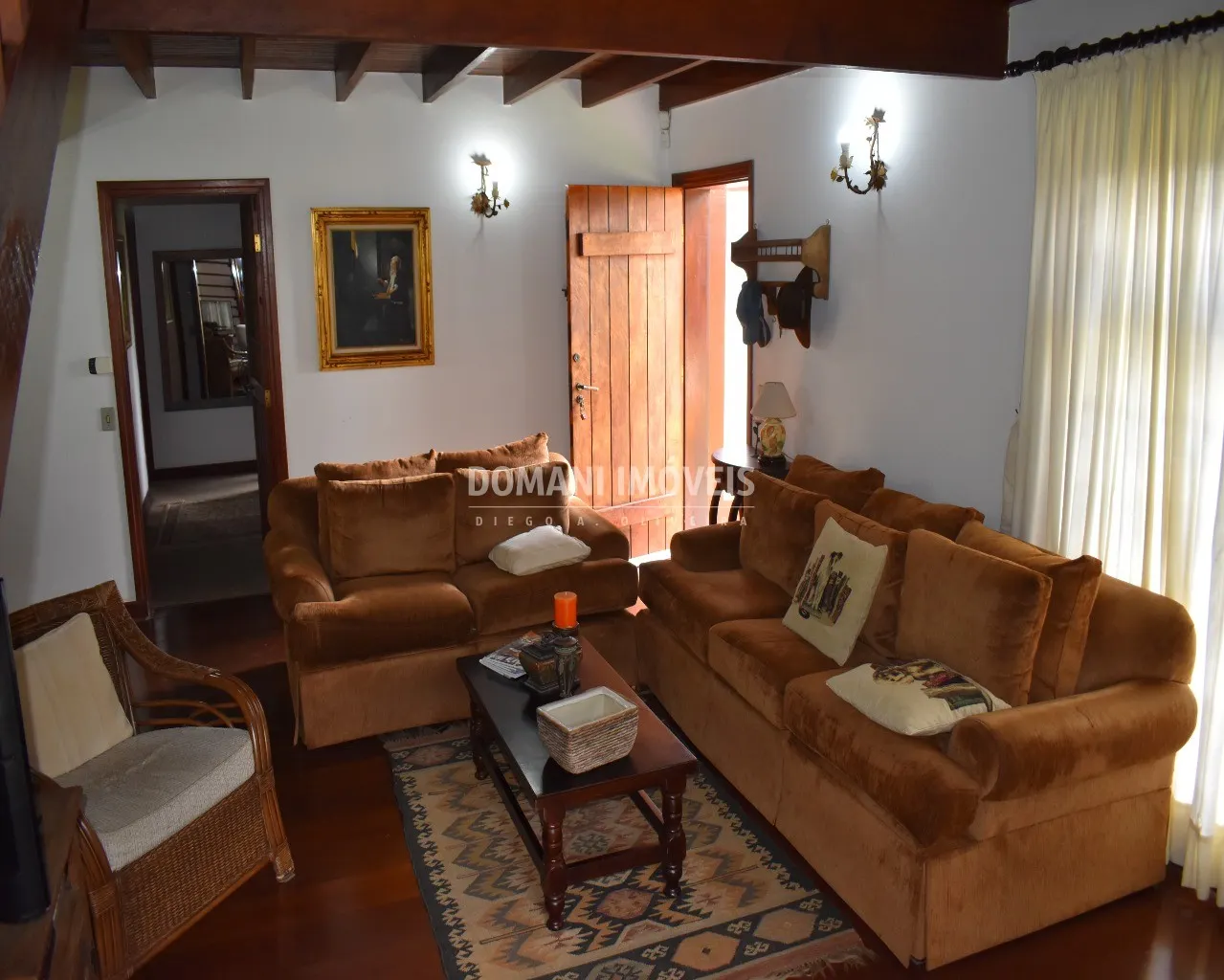 Casa à venda de 2.600 m² em Campos do Jordão, SP, Brasil