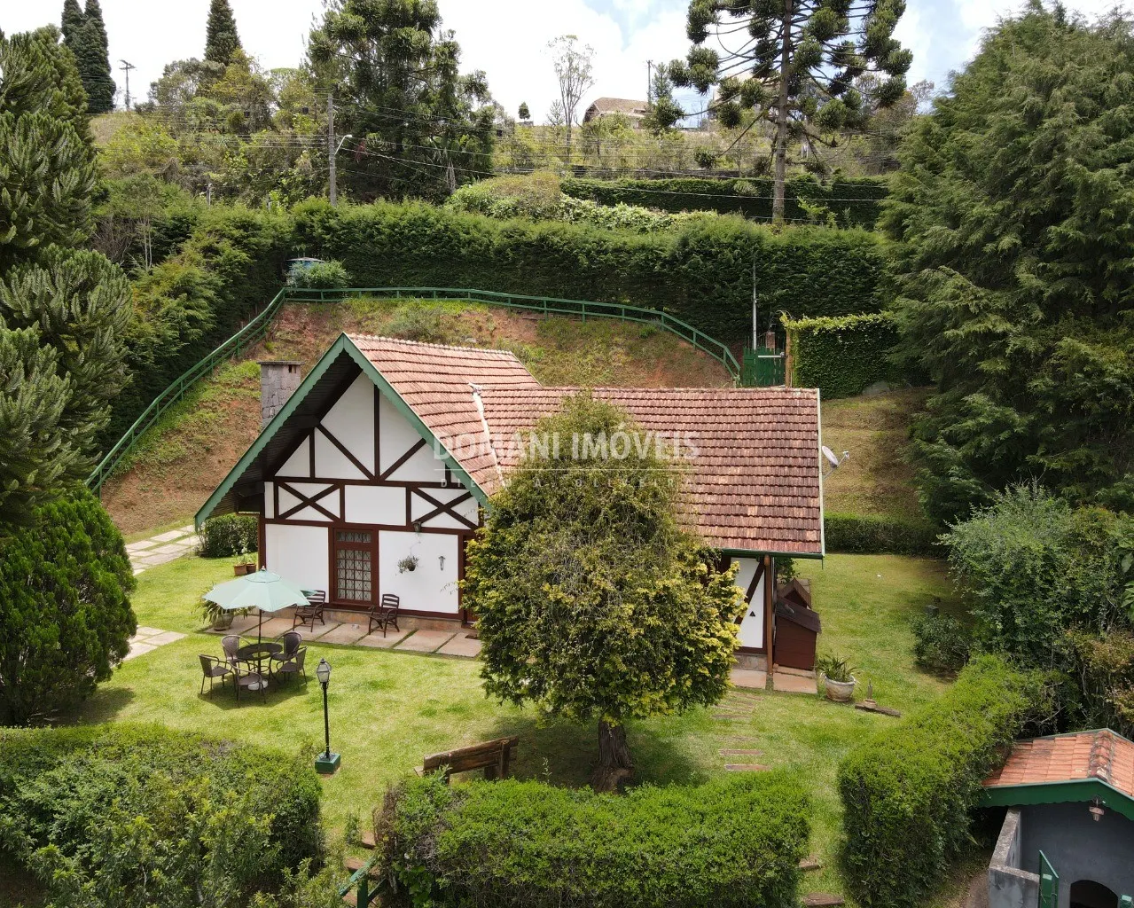 Casa à venda de 2.600 m² em Campos do Jordão, SP, Brasil
