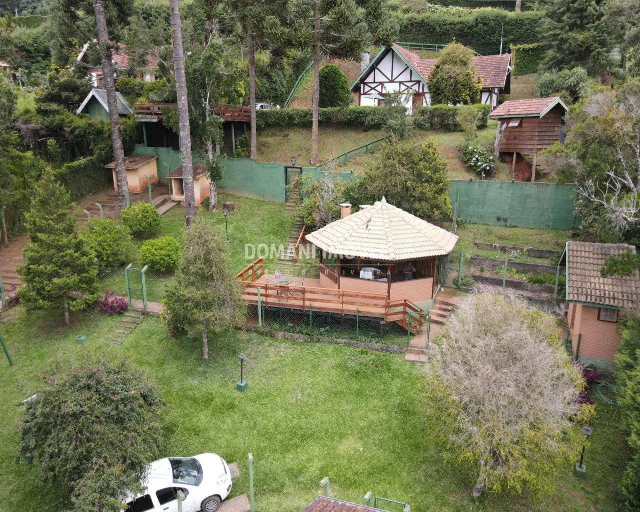 Casa à venda de 2.600 m² em Campos do Jordão, SP, Brasil