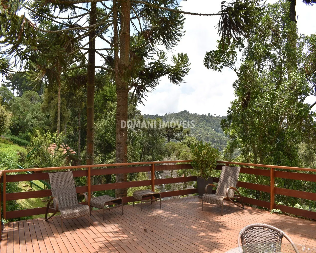 Casa à venda de 2.600 m² em Campos do Jordão, SP, Brasil