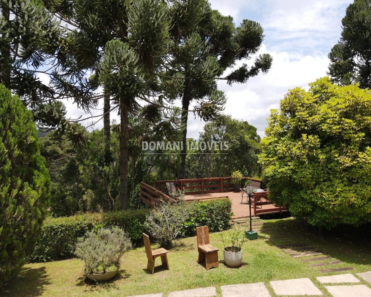 Casa à venda de 2.600 m² em Campos do Jordão, SP, Brasil