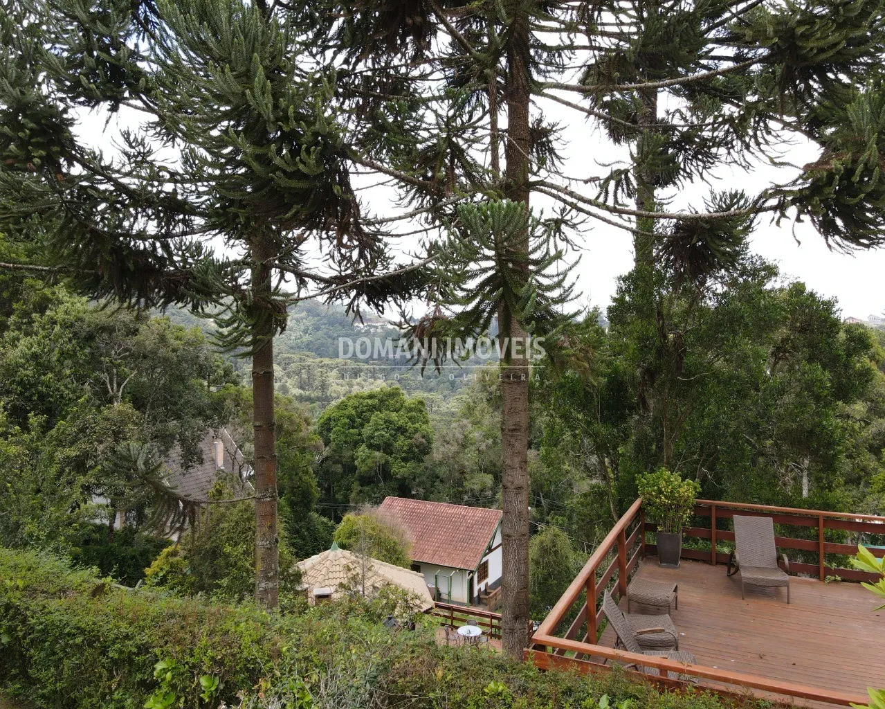 Casa à venda de 2.600 m² em Campos do Jordão, SP, Brasil