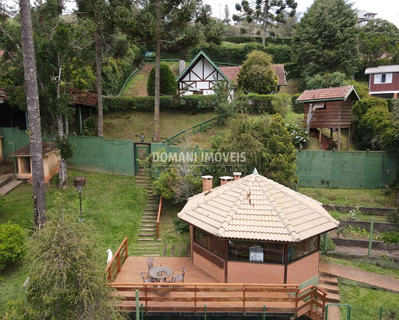 Casa à venda de 2.600 m² em Campos do Jordão, SP, Brasil