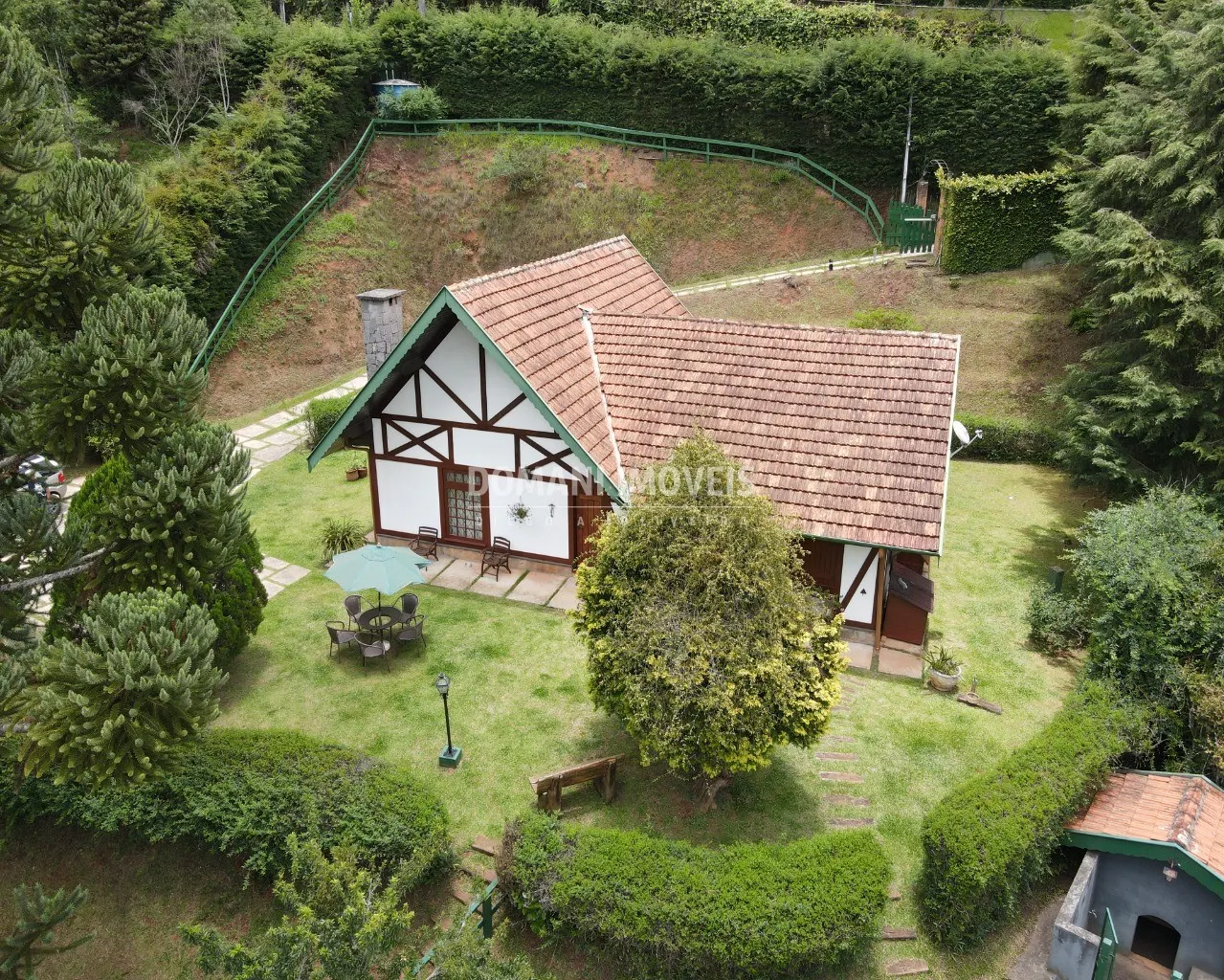 Casa à venda de 2.600 m² em Campos do Jordão, SP, Brasil