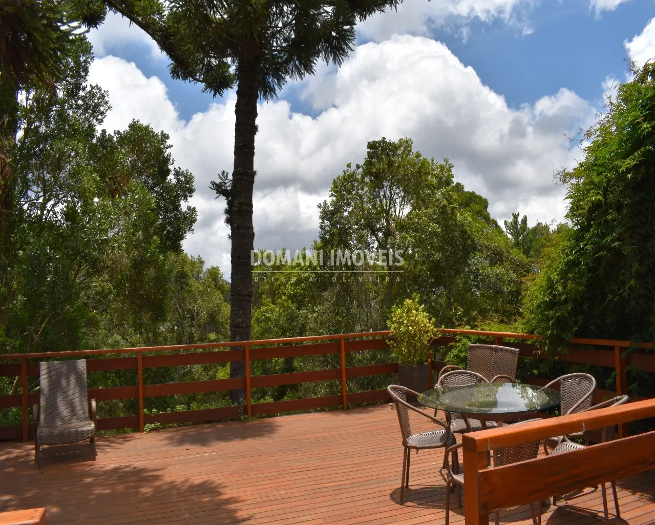 Casa à venda de 2.600 m² em Campos do Jordão, SP, Brasil