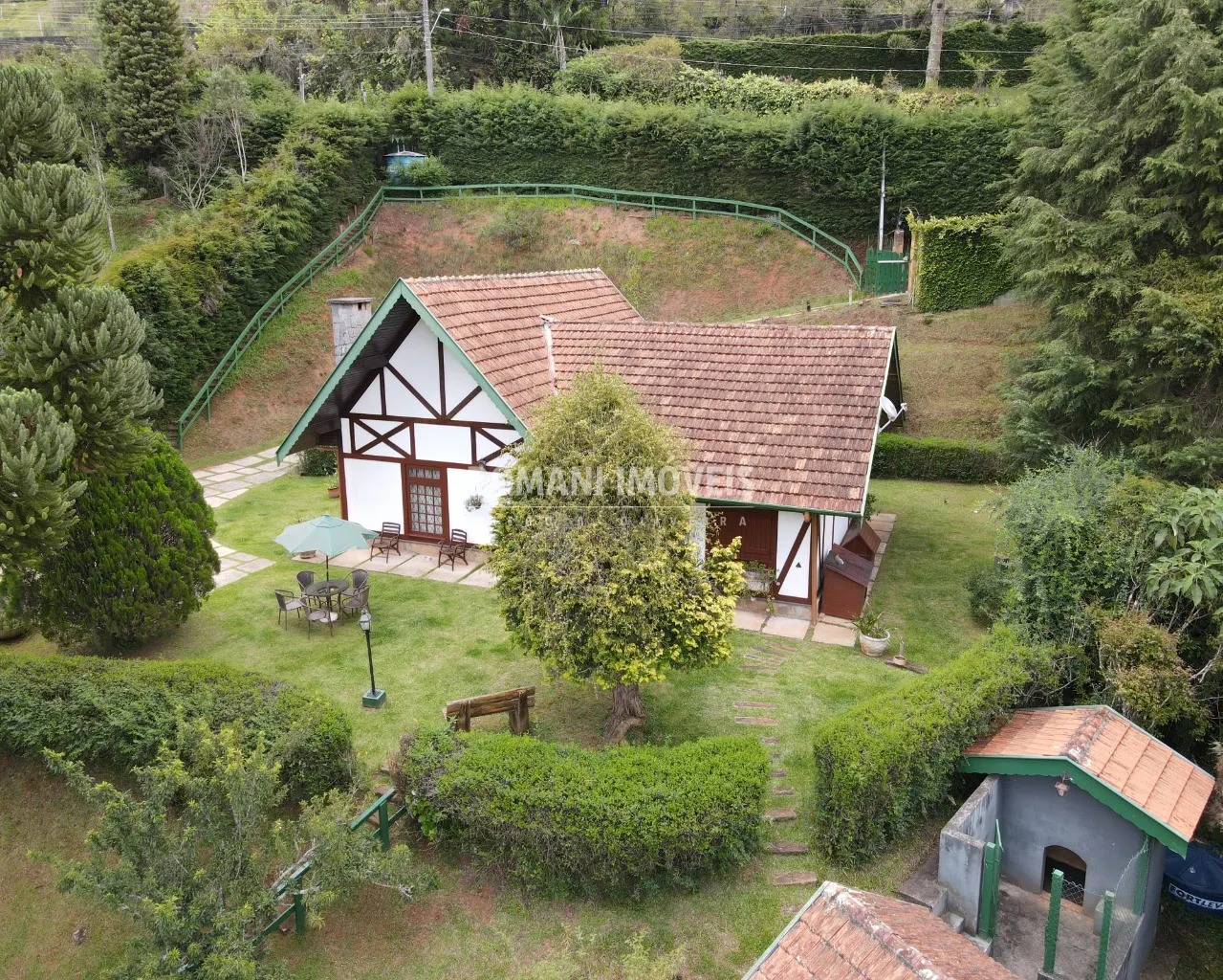 Casa à venda de 2.600 m² em Campos do Jordão, SP, Brasil