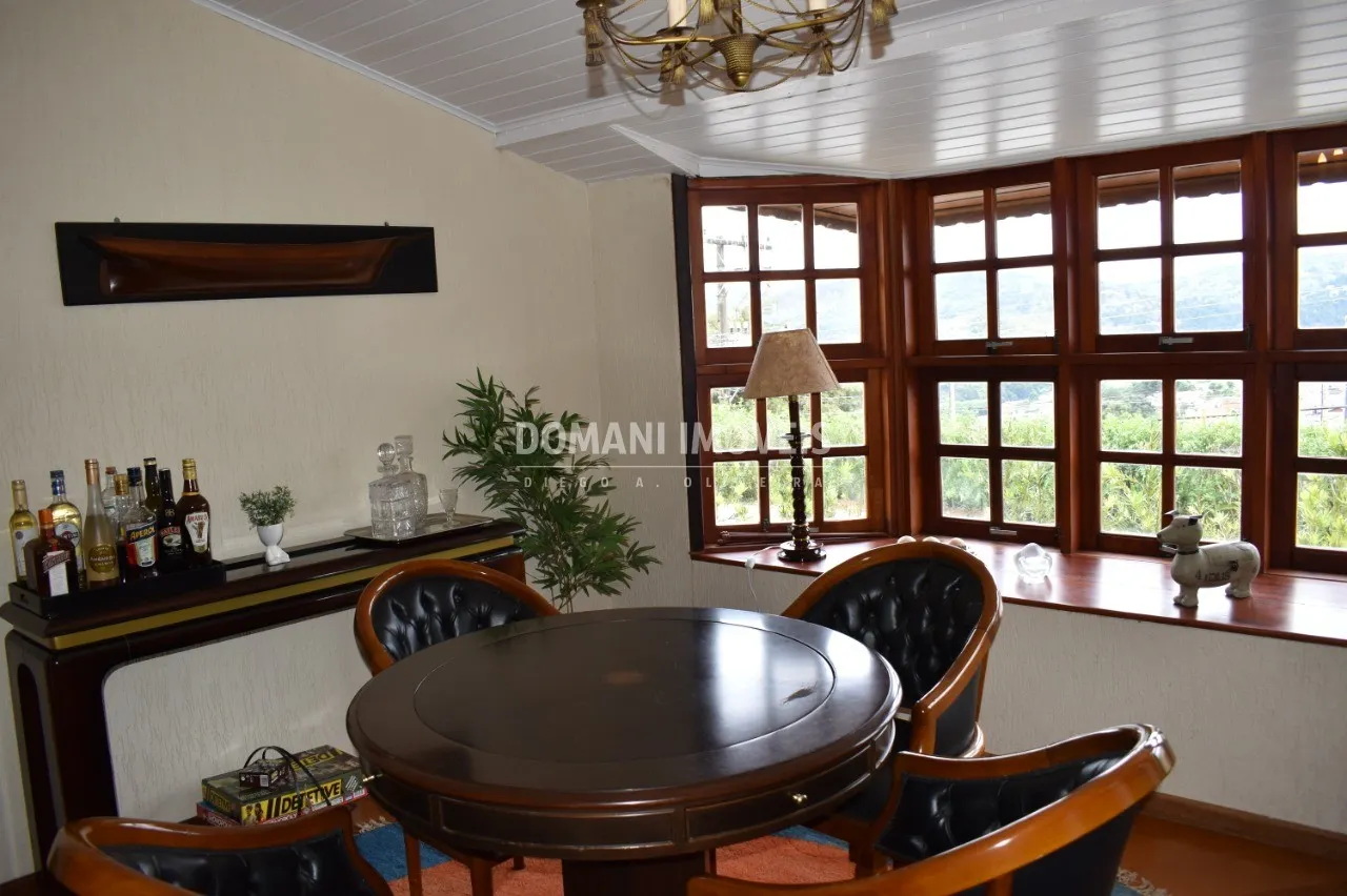 Casa à venda de 1.210 m² em Campos do Jordão, SP, Brasil