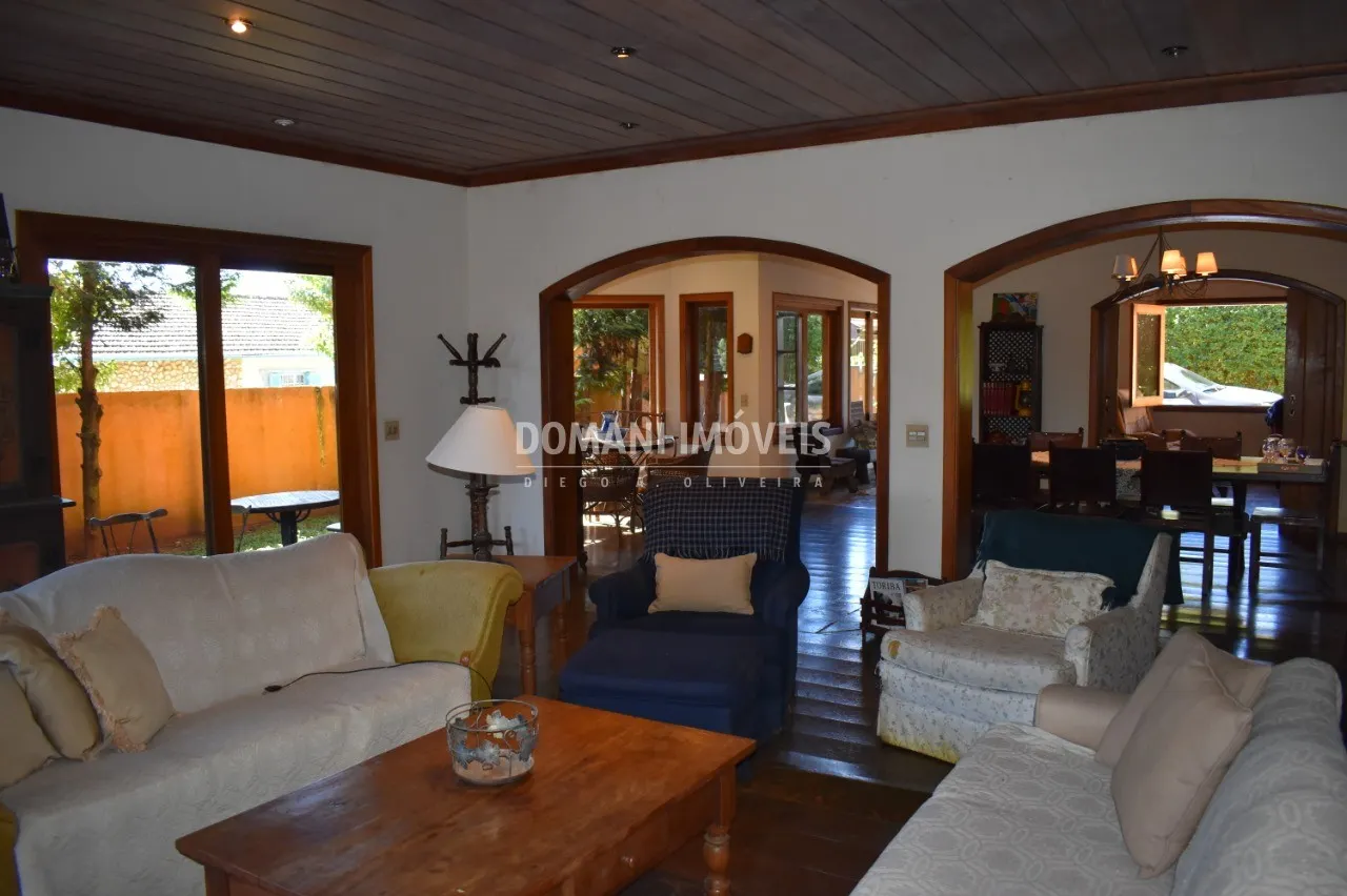 Casa à venda e para Alugar de 1.010 m² em Campos do Jordão, SP, Brasil