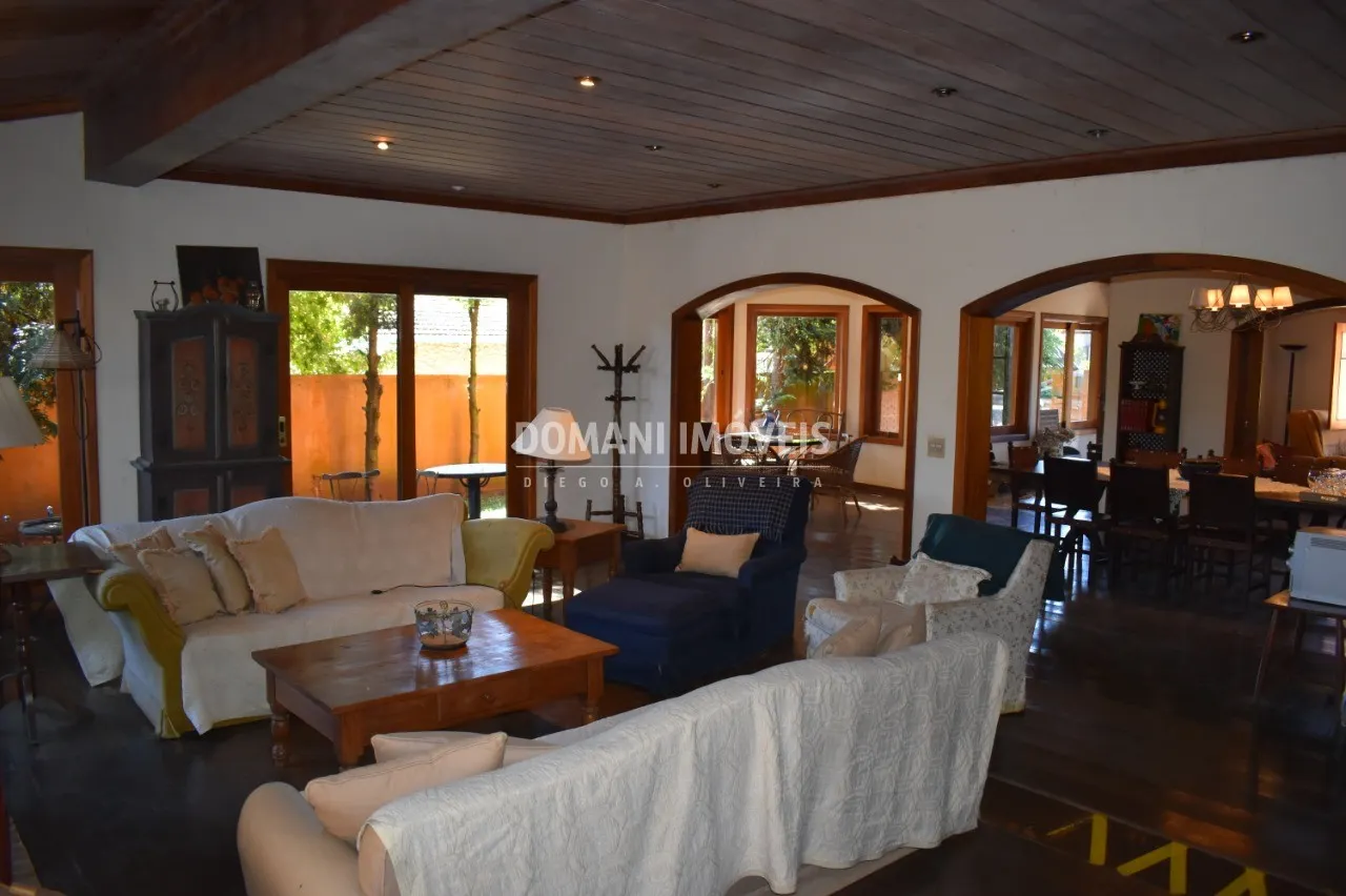 Casa à venda e para Alugar de 1.010 m² em Campos do Jordão, SP, Brasil