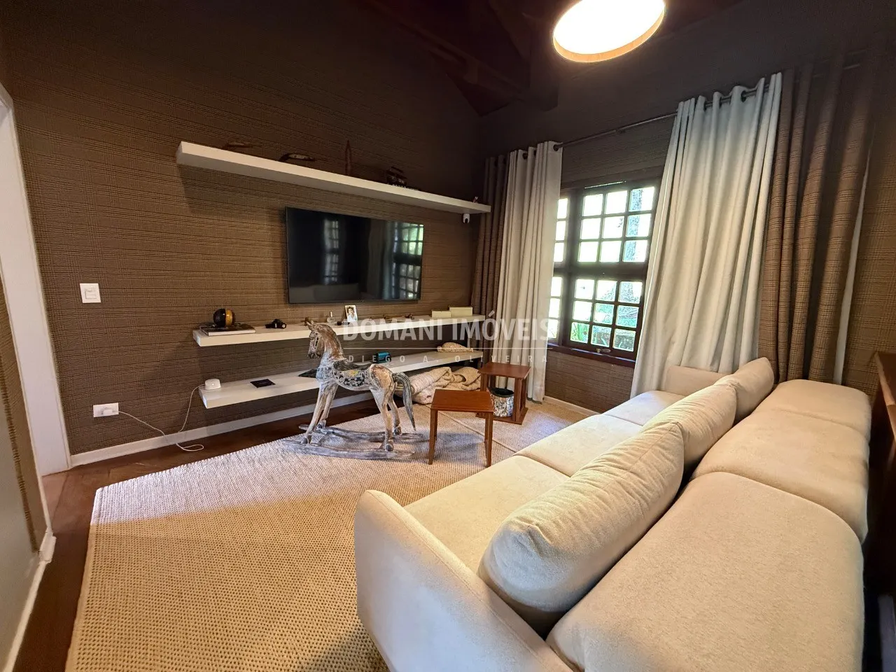 Casa à venda de 1.060 m² em Campos do Jordão, SP, Brasil