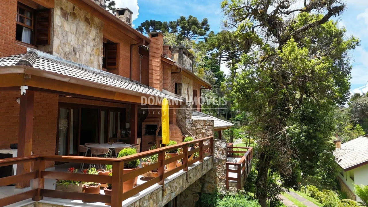 Casa à venda de 1.060 m² em Campos do Jordão, SP, Brasil