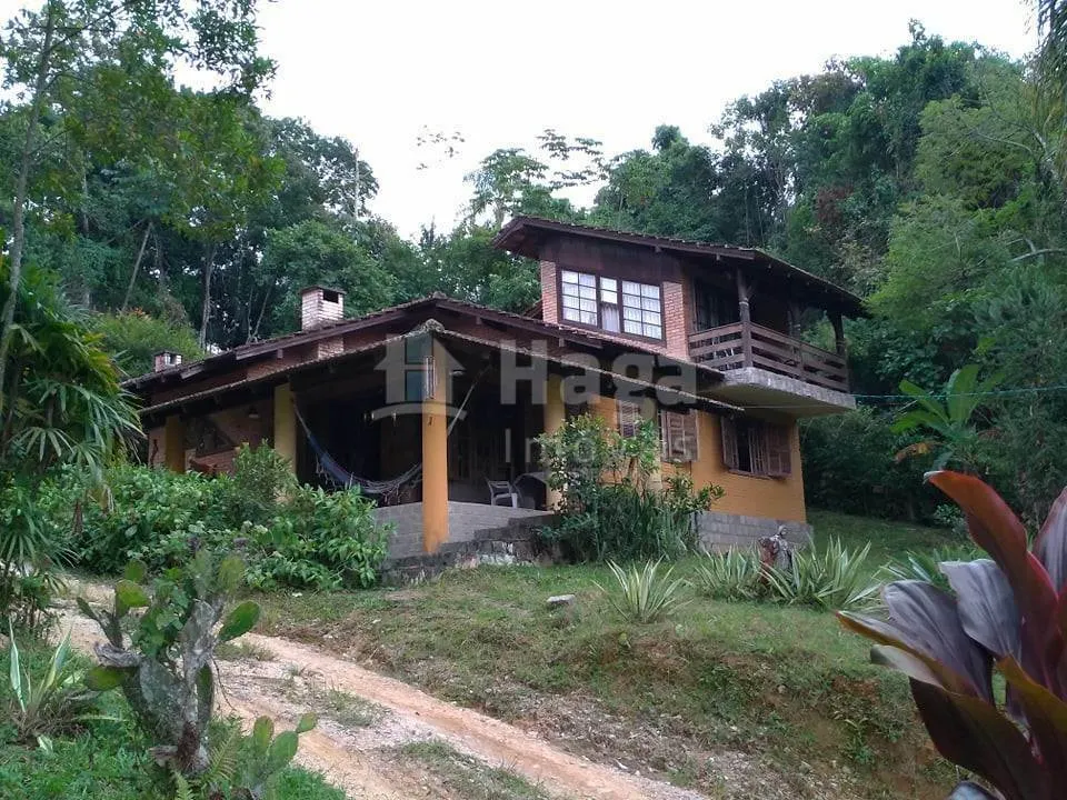 Casa à venda de 440 m² em Brusque, SC, Brasil