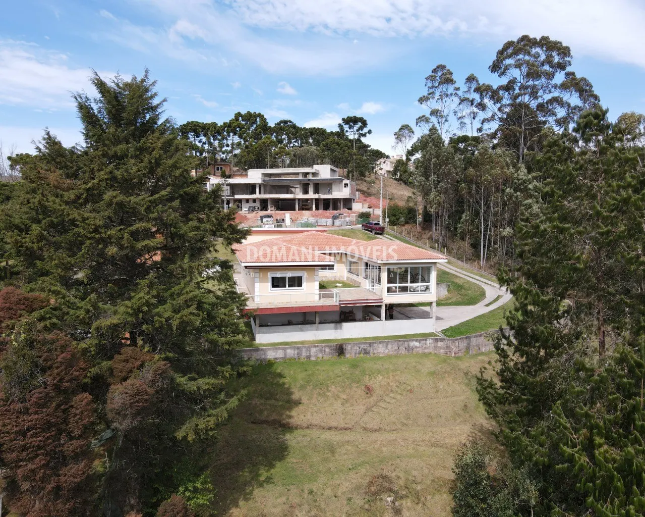 Casa à venda de 2.700 m² em Campos do Jordão, SP, Brasil