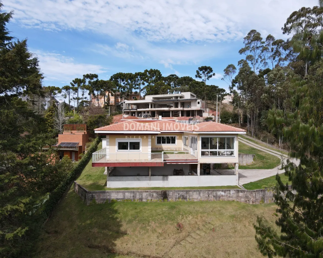 Casa à venda de 2.700 m² em Campos do Jordão, SP, Brasil
