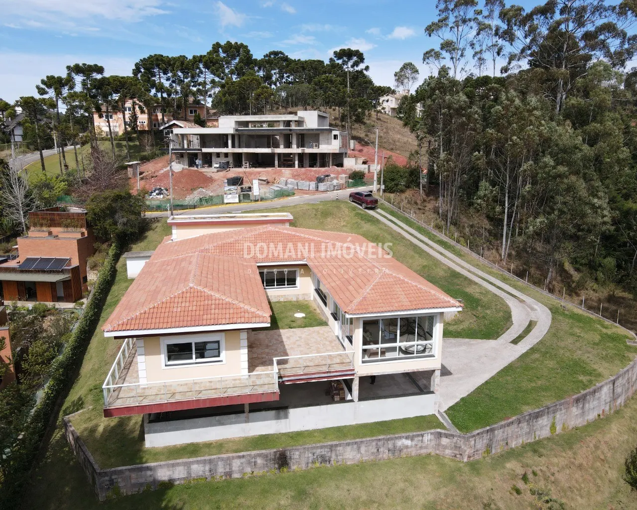 Casa à venda de 2.700 m² em Campos do Jordão, SP, Brasil