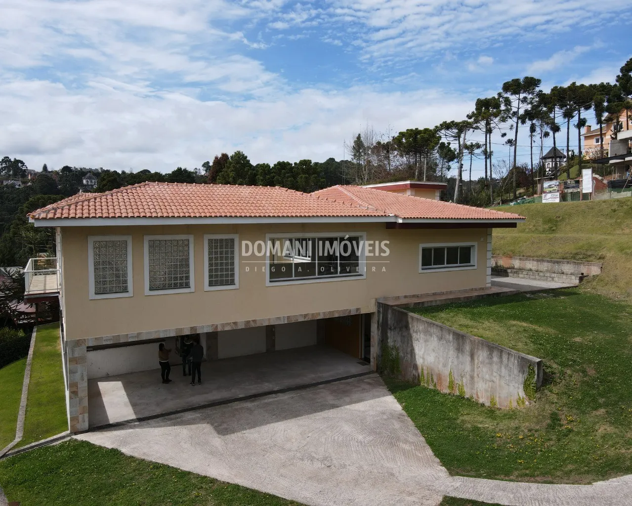 Casa à venda de 2.700 m² em Campos do Jordão, SP, Brasil
