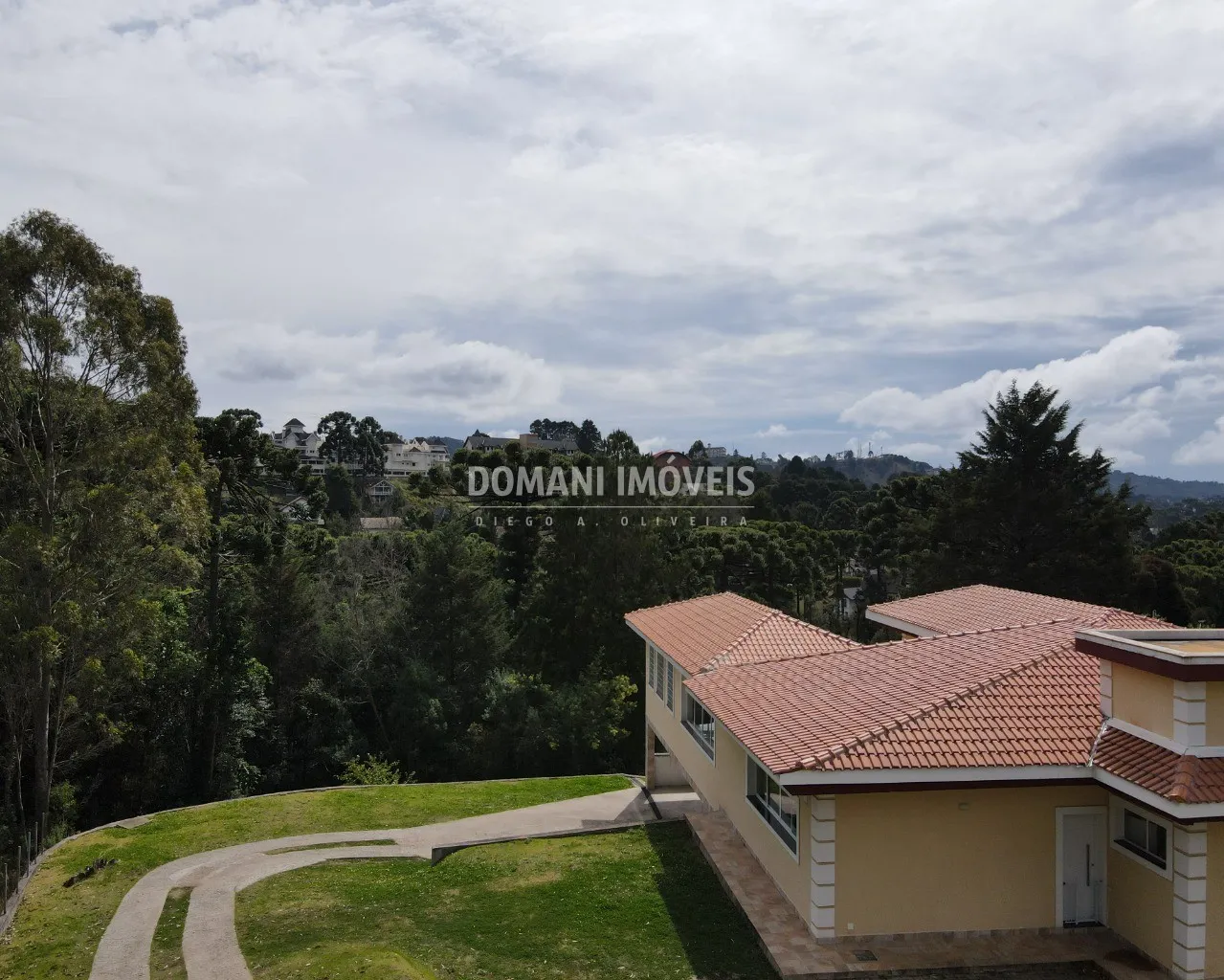 Casa à venda de 2.700 m² em Campos do Jordão, SP, Brasil
