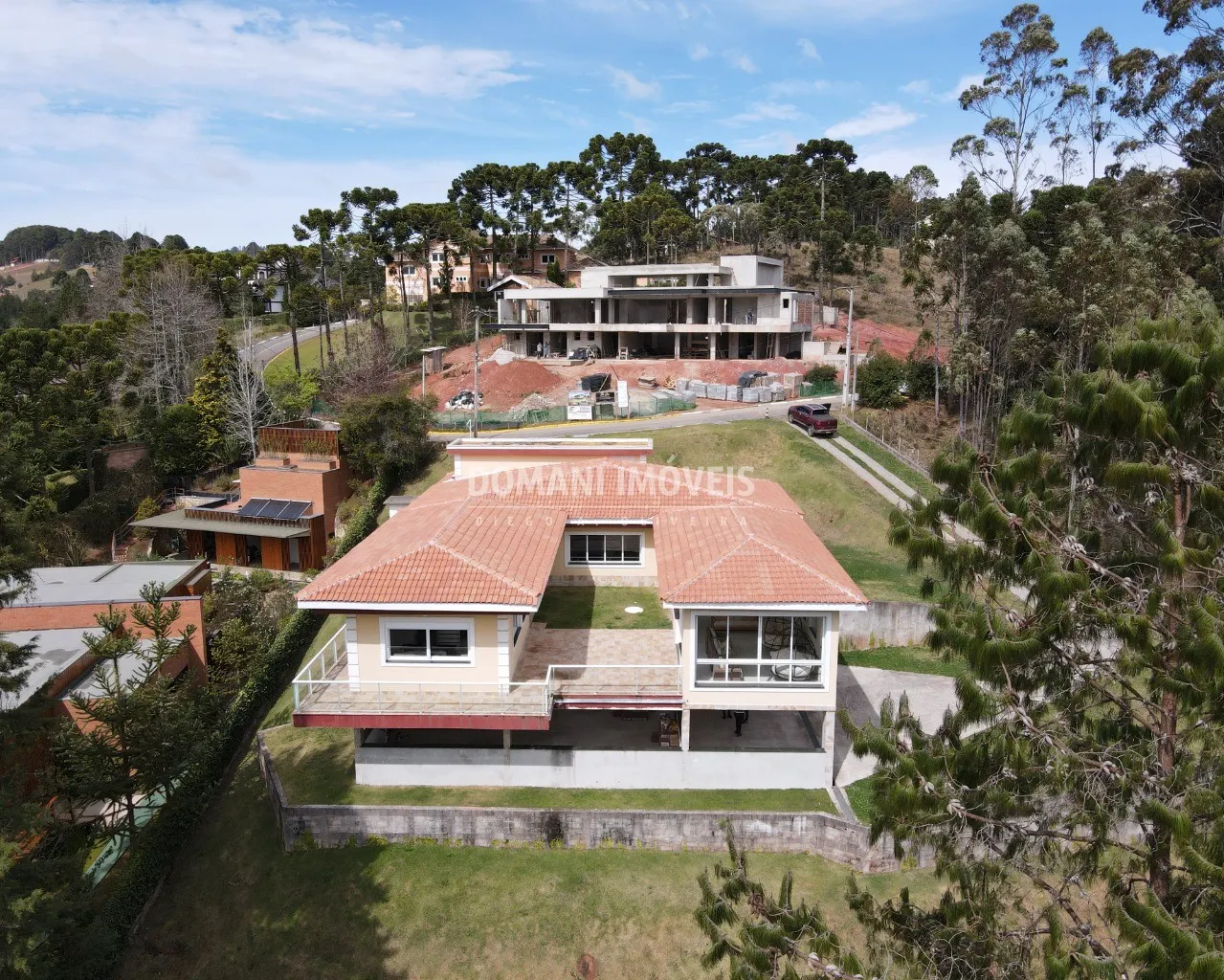 Casa à venda de 2.700 m² em Campos do Jordão, SP, Brasil