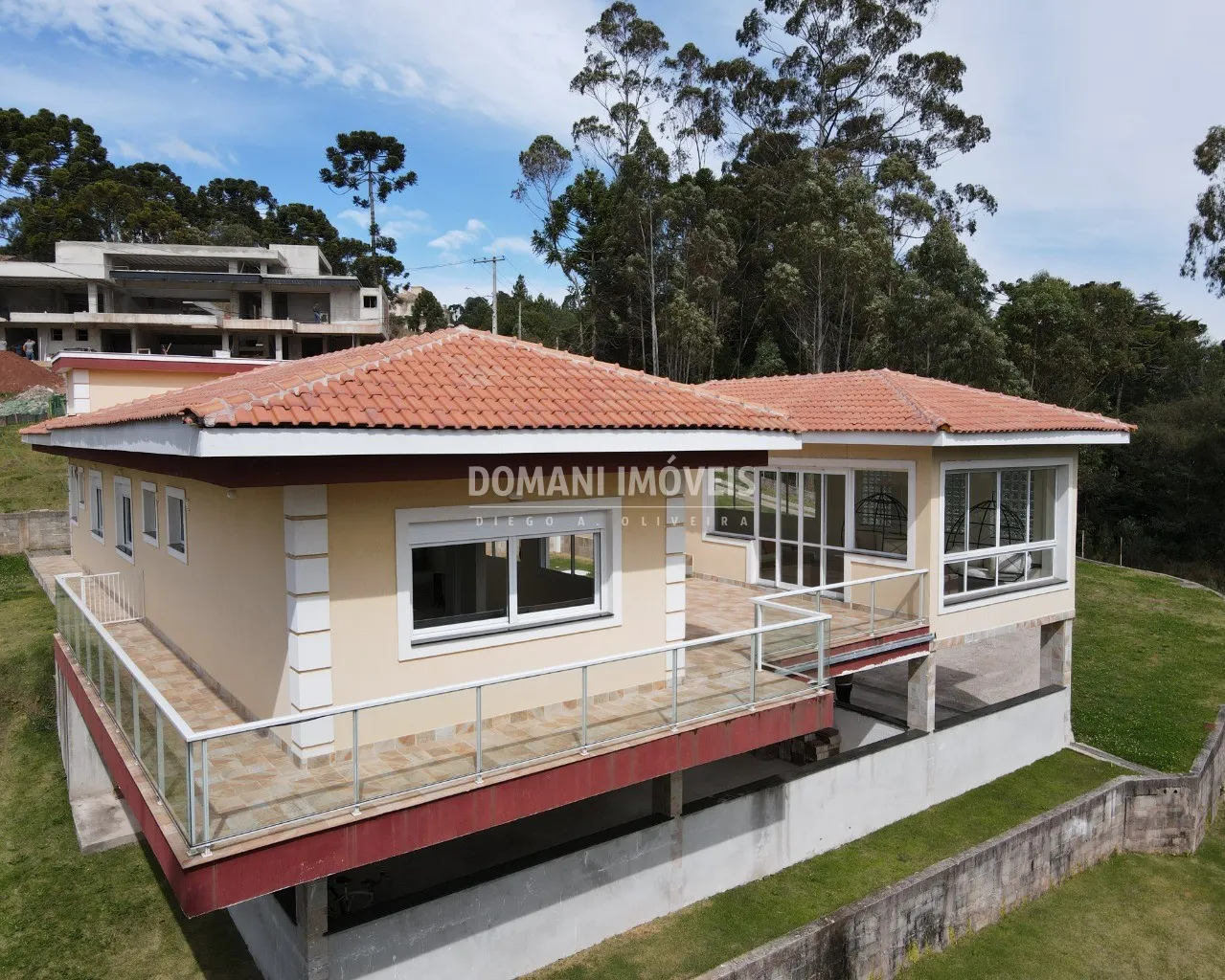 Casa à venda de 2.700 m² em Campos do Jordão, SP, Brasil