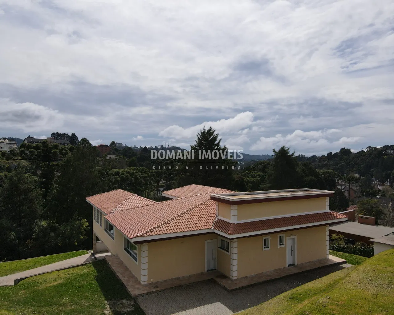Casa à venda de 2.700 m² em Campos do Jordão, SP, Brasil
