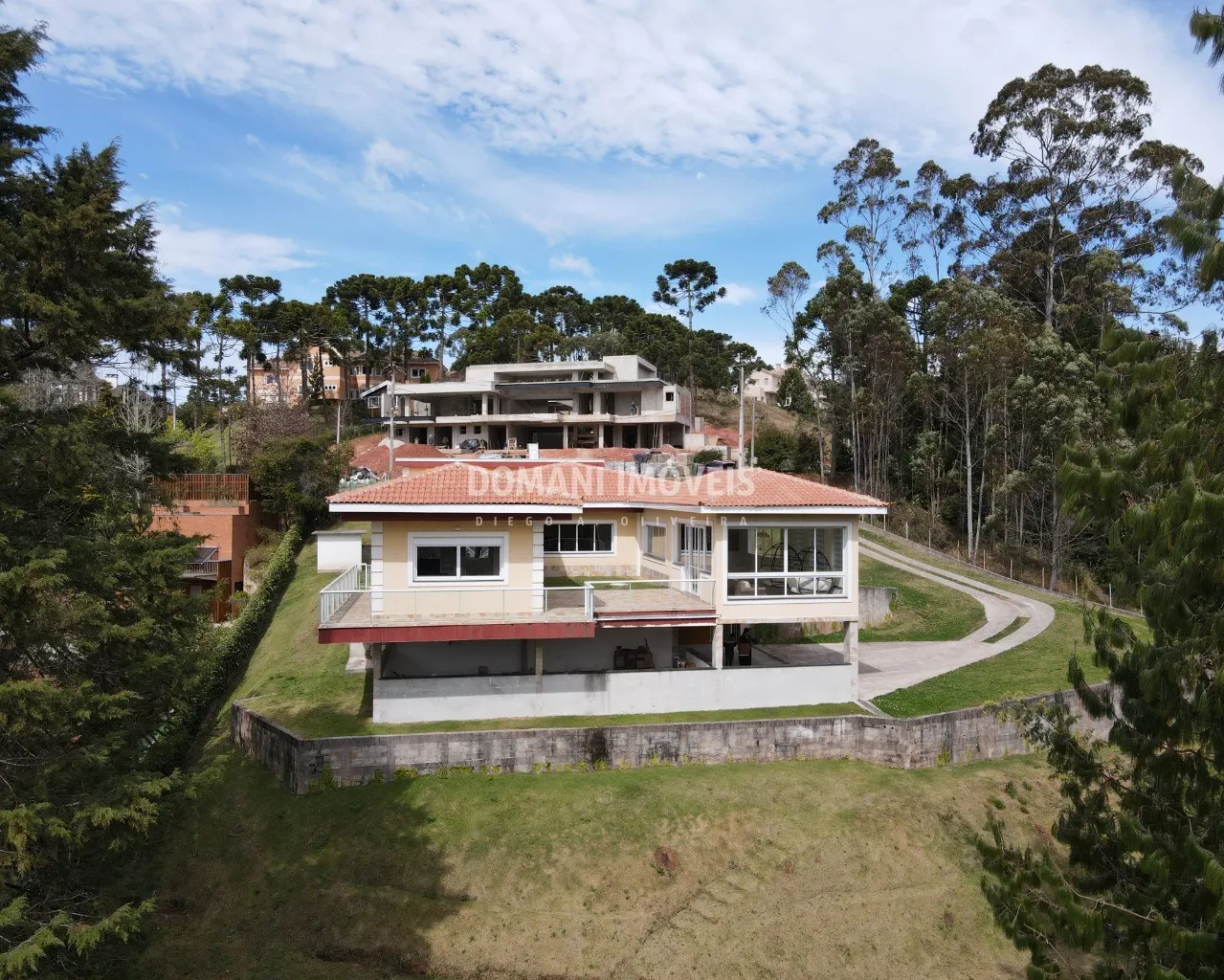 Casa à venda de 2.700 m² em Campos do Jordão, SP, Brasil