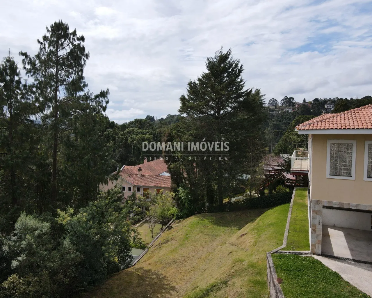 Casa à venda de 2.700 m² em Campos do Jordão, SP, Brasil