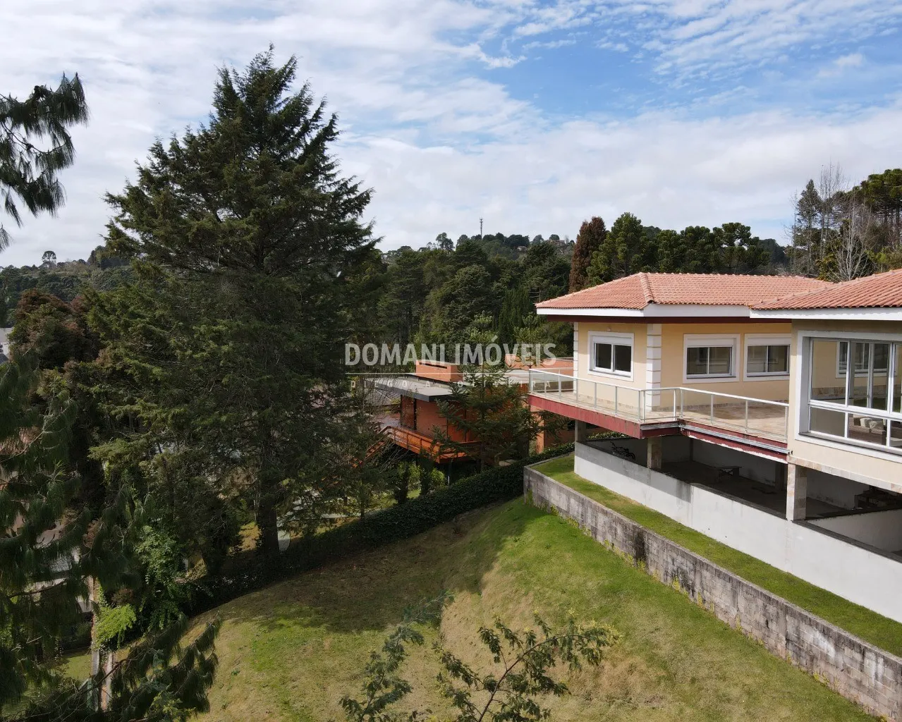 Casa à venda de 2.700 m² em Campos do Jordão, SP, Brasil