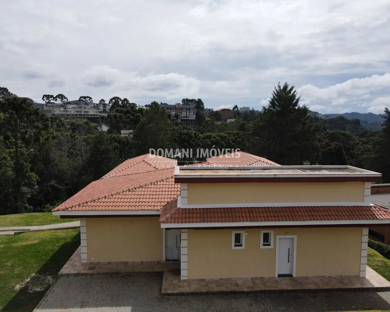 Casa à venda de 2.700 m² em Campos do Jordão, SP, Brasil