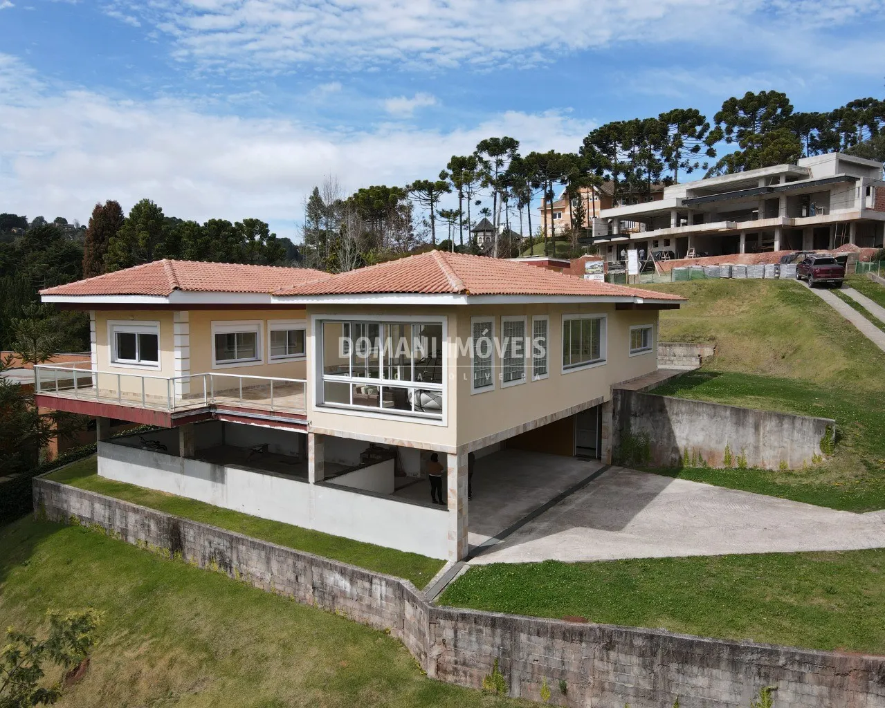 Casa à venda de 2.700 m² em Campos do Jordão, SP, Brasil