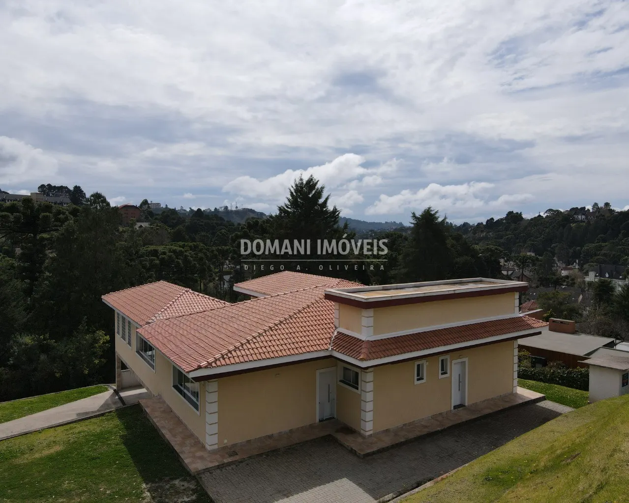 Casa à venda de 2.700 m² em Campos do Jordão, SP, Brasil
