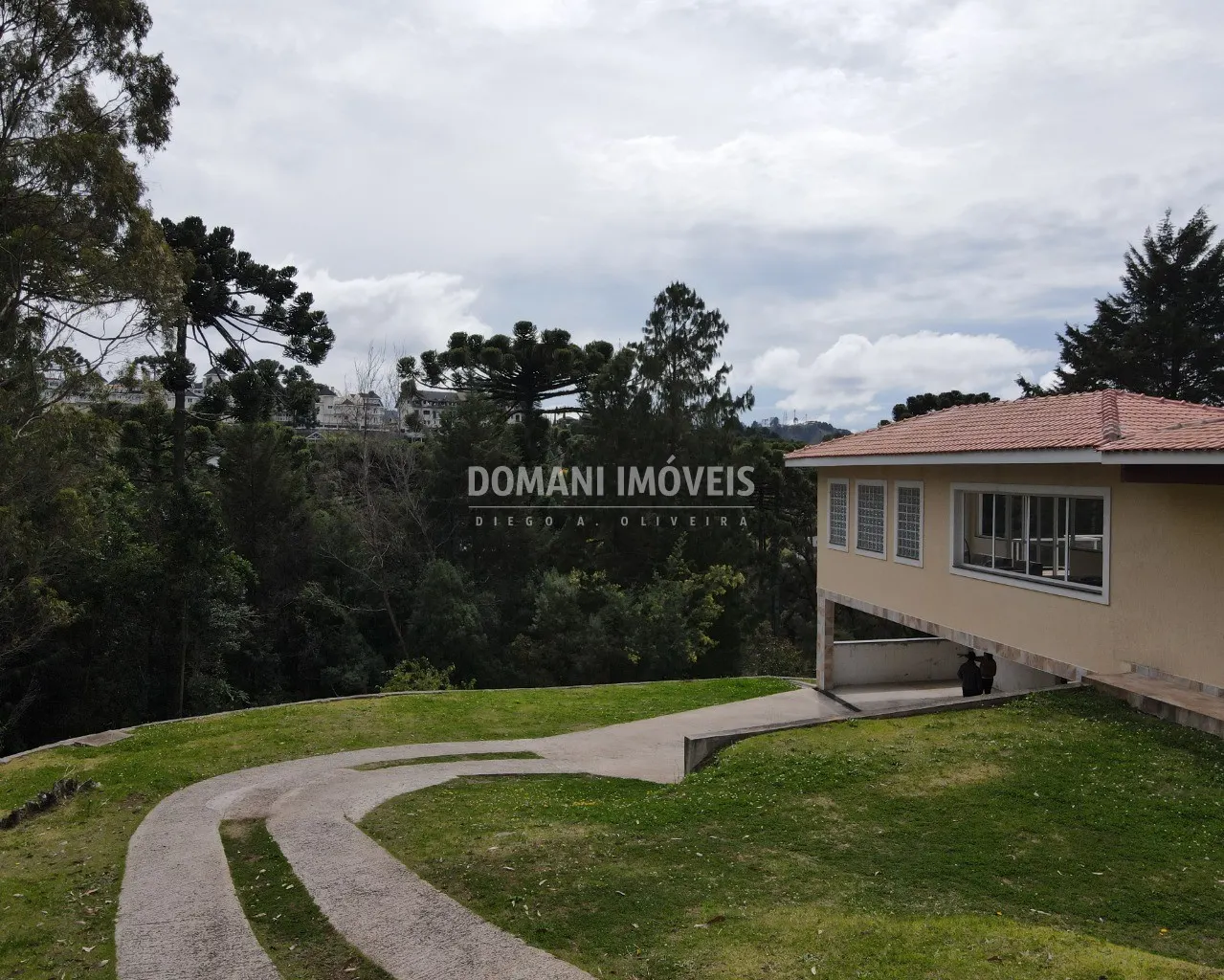 Casa à venda de 2.700 m² em Campos do Jordão, SP, Brasil