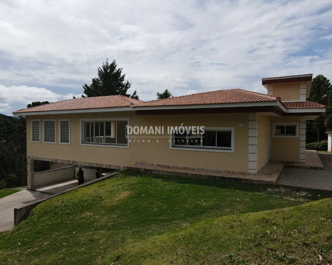 Casa à venda de 2.700 m² em Campos do Jordão, SP, Brasil