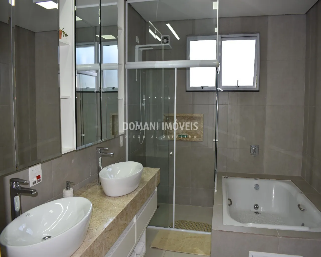 Casa à venda de 2.700 m² em Campos do Jordão, SP, Brasil