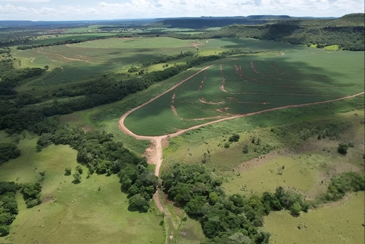 Fazenda à venda de 433 ha em Prata, MG, Brasil