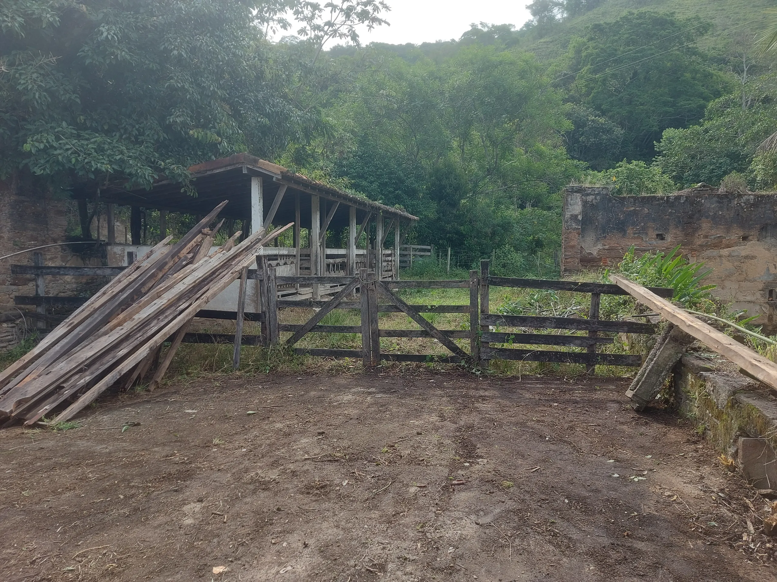 Fazenda à venda de 86 ha em Cantagalo, RJ, Brasil