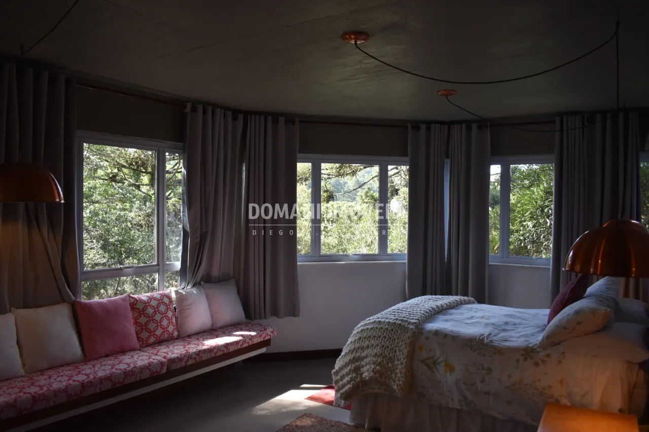 Casa à venda de 2.760 m² em Campos do Jordão, SP, Brasil
