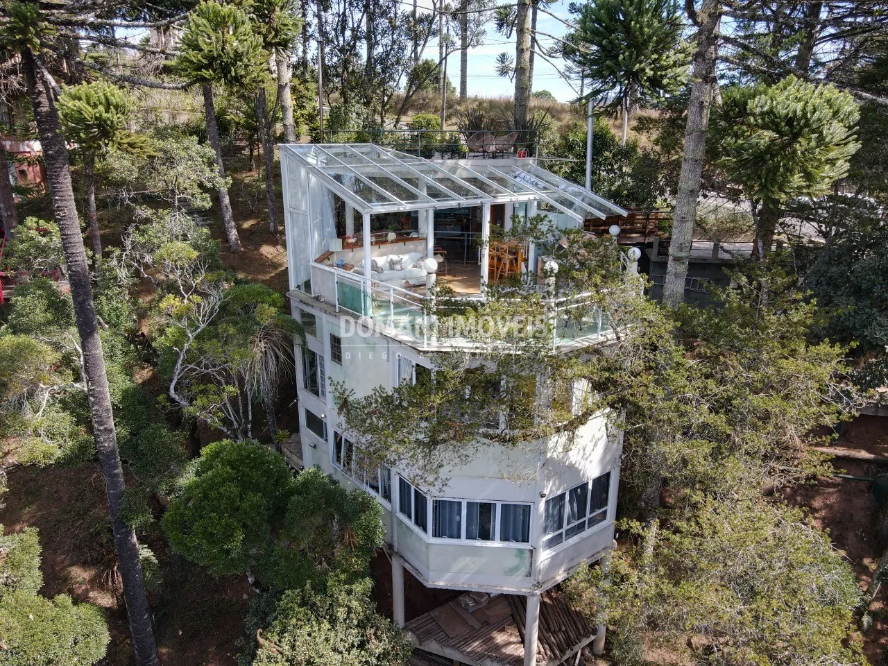 Casa à venda de 2.760 m² em Campos do Jordão, SP, Brasil