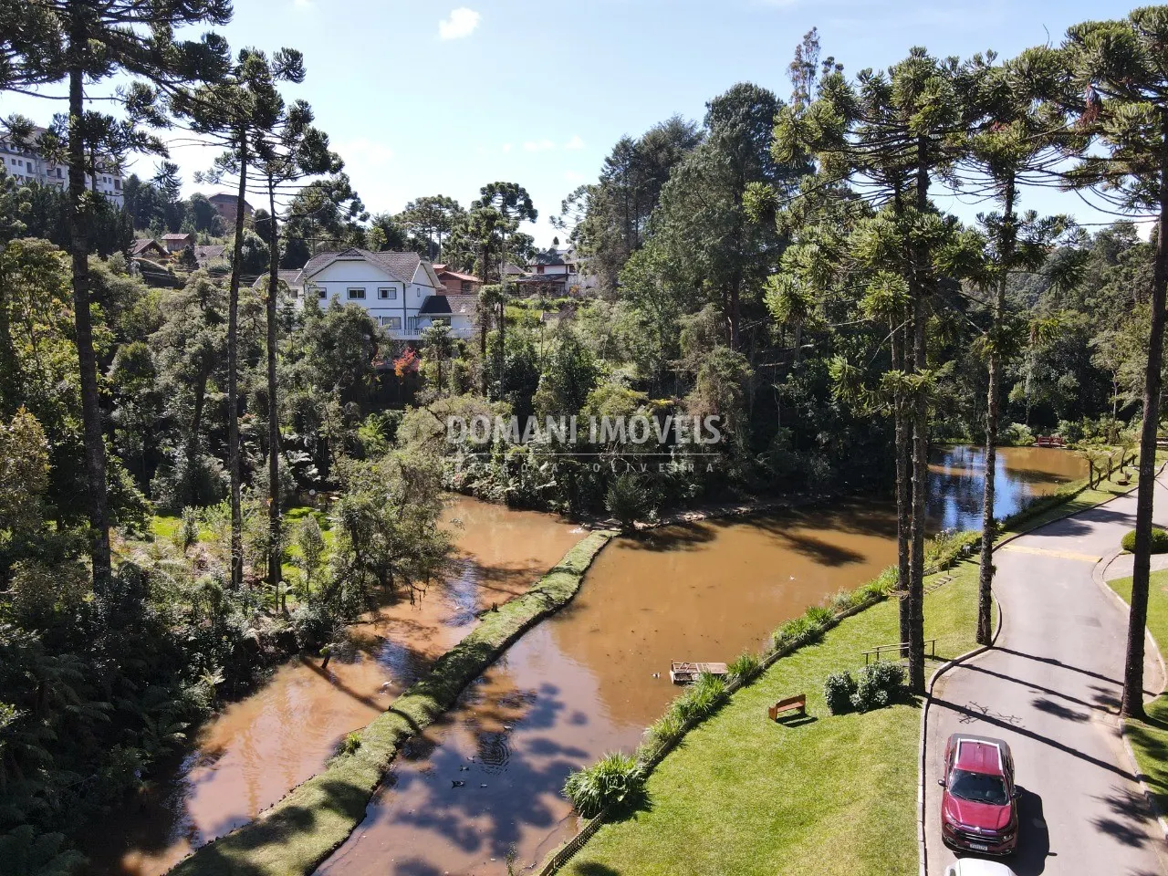 Casa à venda de 2.760 m² em Campos do Jordão, SP, Brasil