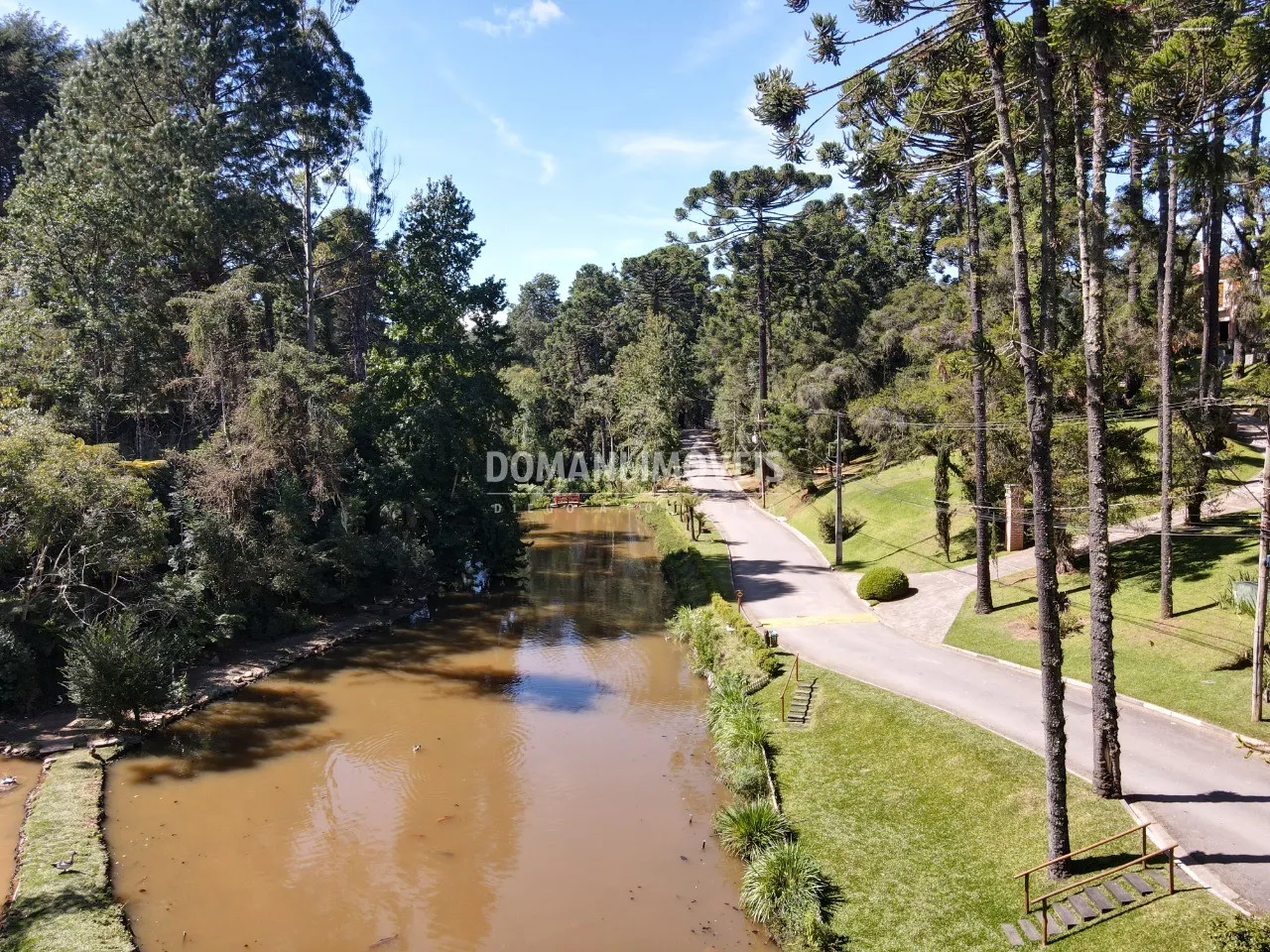 Casa à venda de 2.760 m² em Campos do Jordão, SP, Brasil