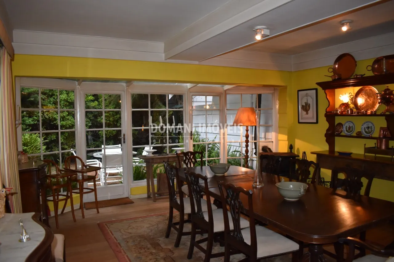 Casa à venda de 7.590 m² em Campos do Jordão, SP, Brasil