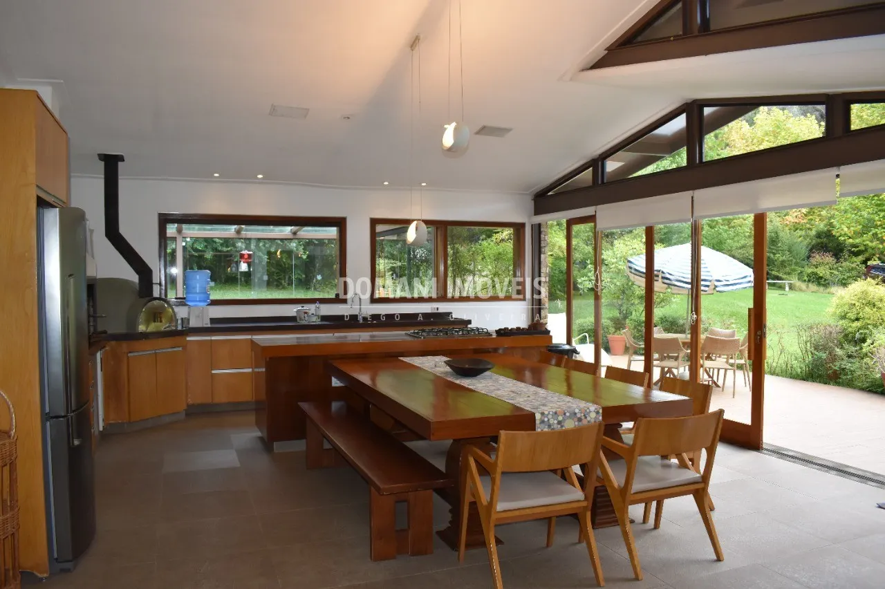 Casa à venda de 3.530 m² em Campos do Jordão, SP, Brasil