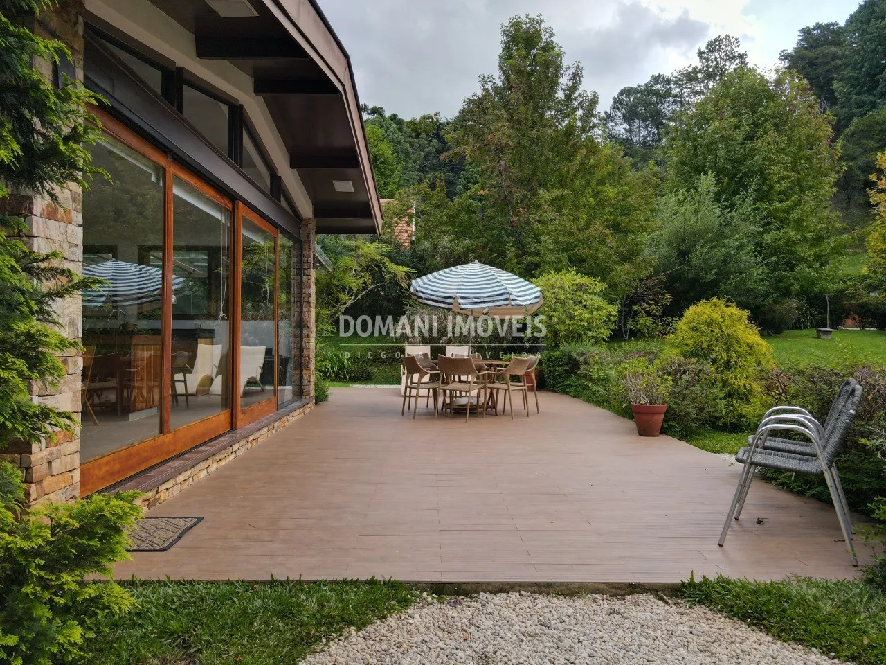 Casa à venda de 3.530 m² em Campos do Jordão, SP, Brasil