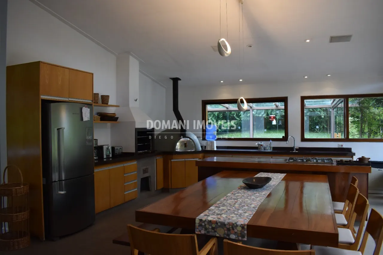 Casa à venda de 3.530 m² em Campos do Jordão, SP, Brasil