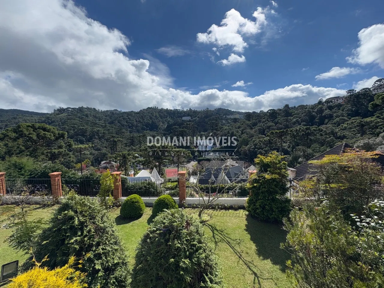 Casa à venda de 1.200 m² em Campos do Jordão, SP, Brasil