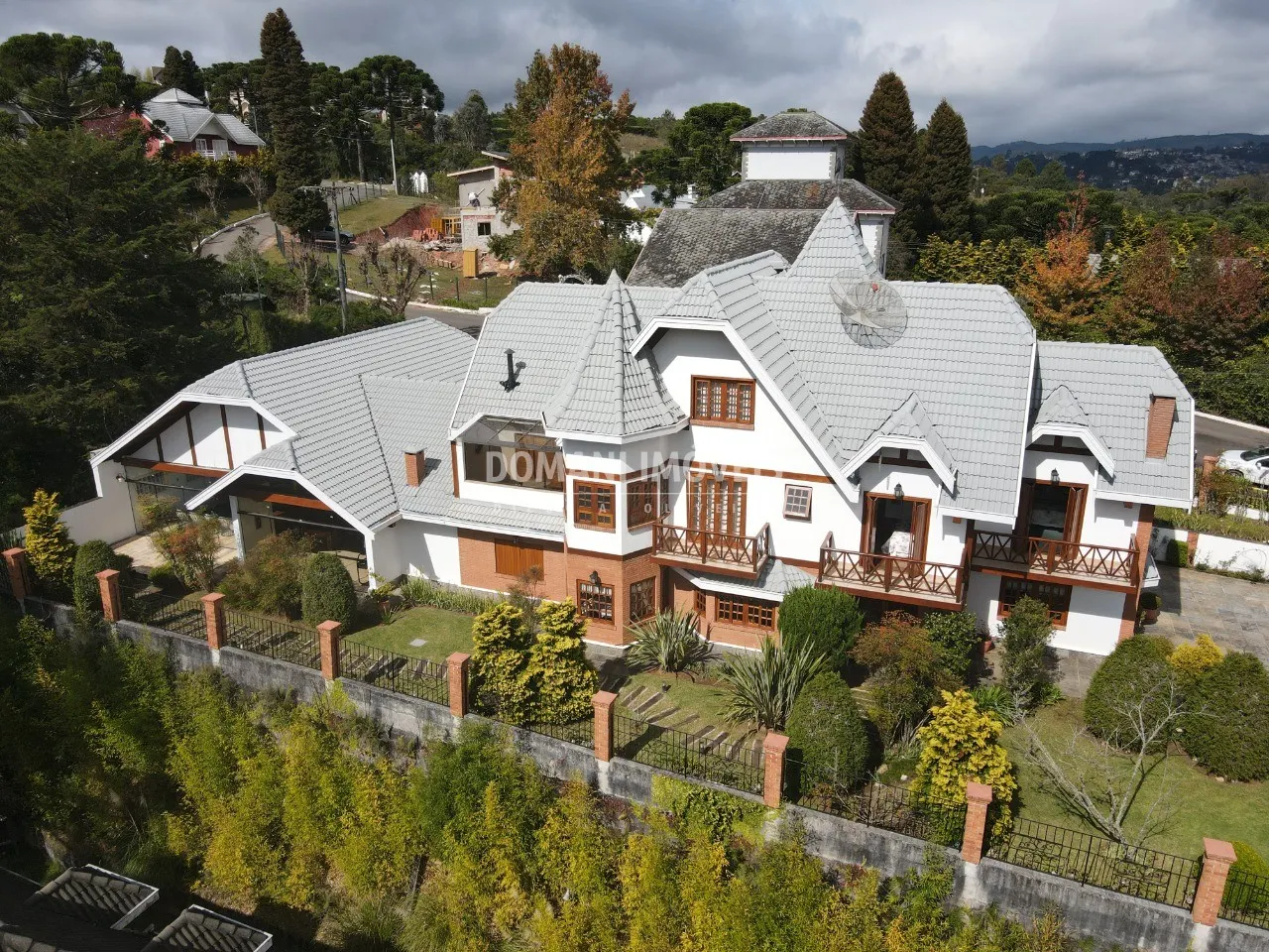 Casa à venda de 1.200 m² em Campos do Jordão, SP, Brasil