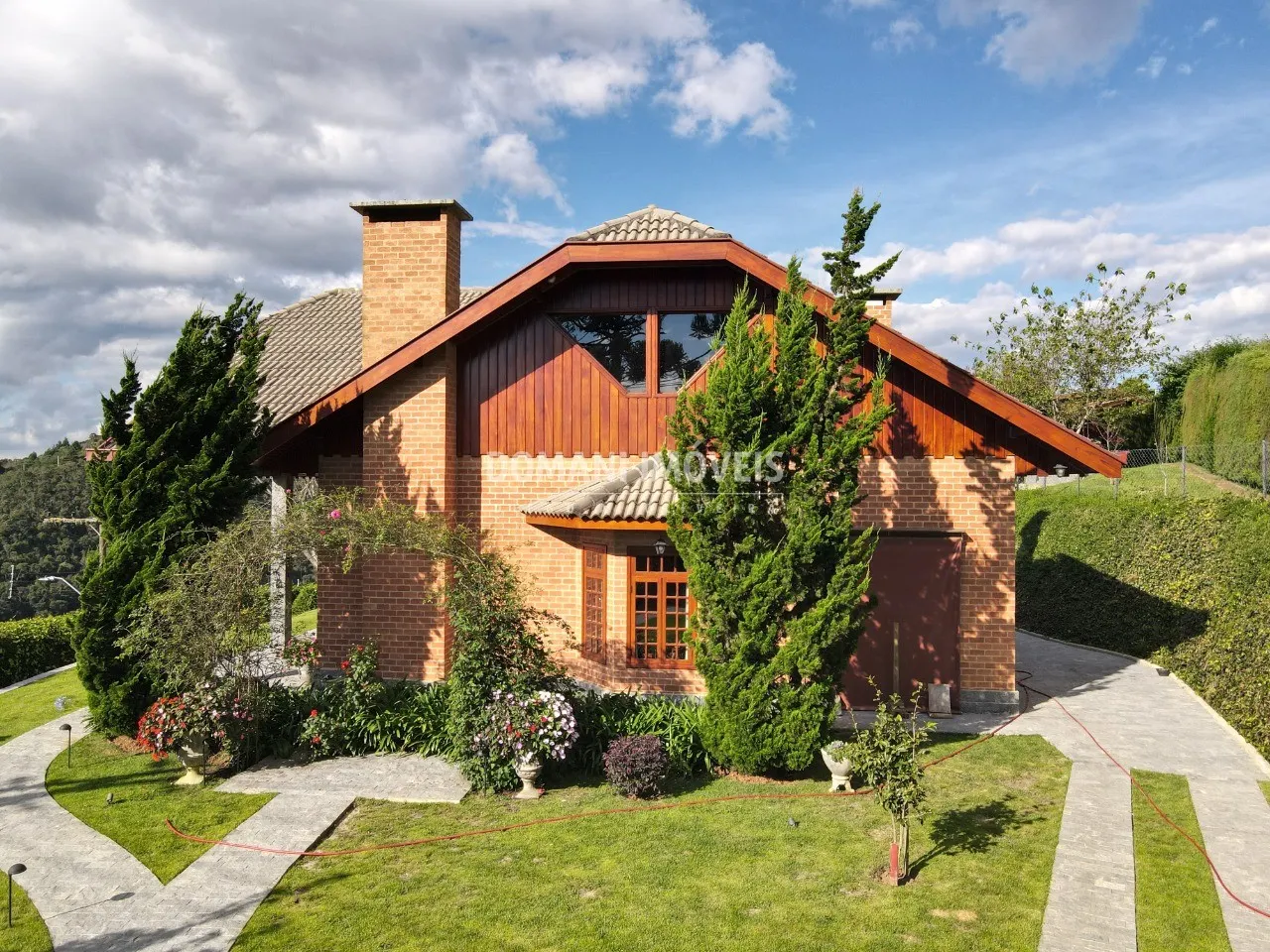 Casa à venda de 1.090 m² em Campos do Jordão, SP, Brasil