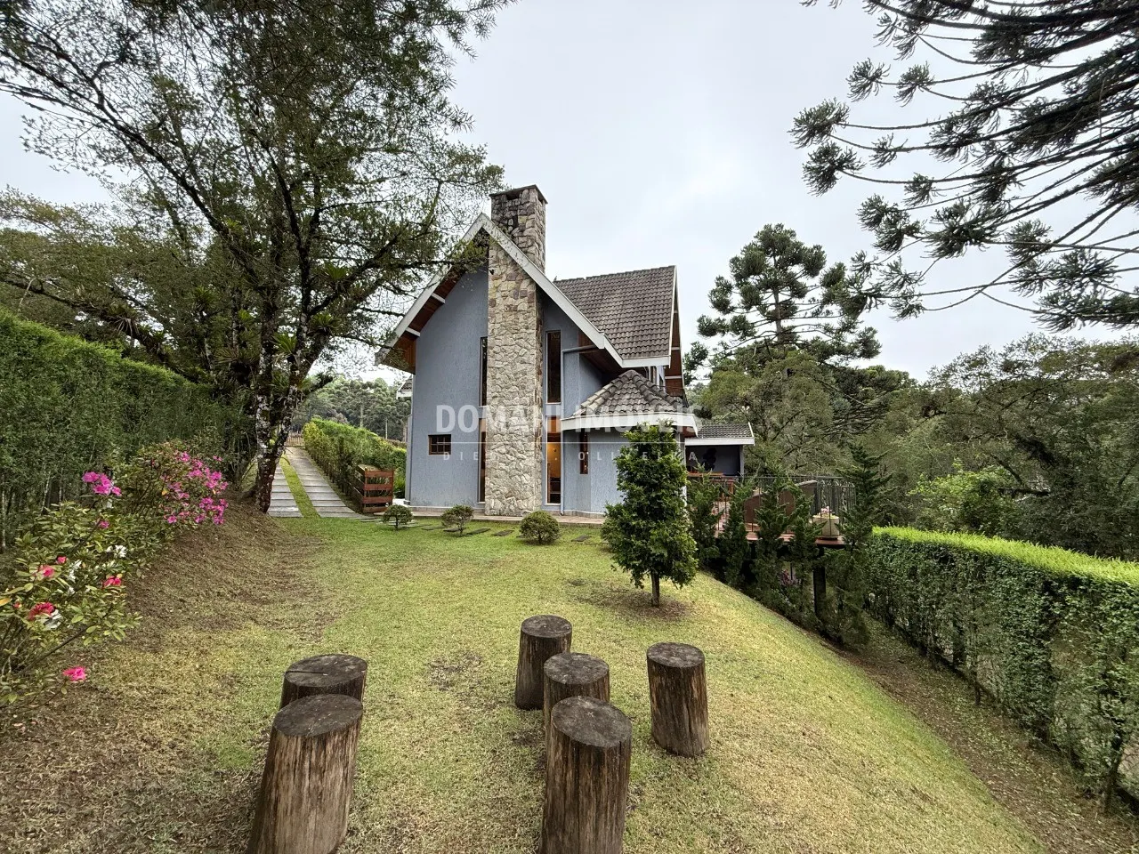 Casa à venda de 330 m² em Campos do Jordão, SP, Brasil