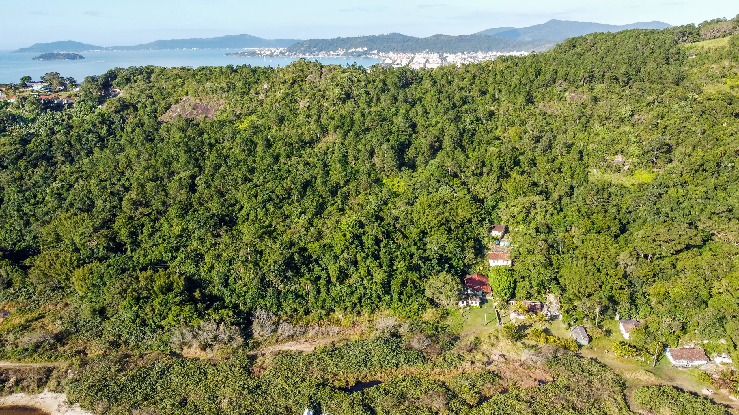 Terreno à venda de 8.000 m² em Florianópolis, SC, Brasil