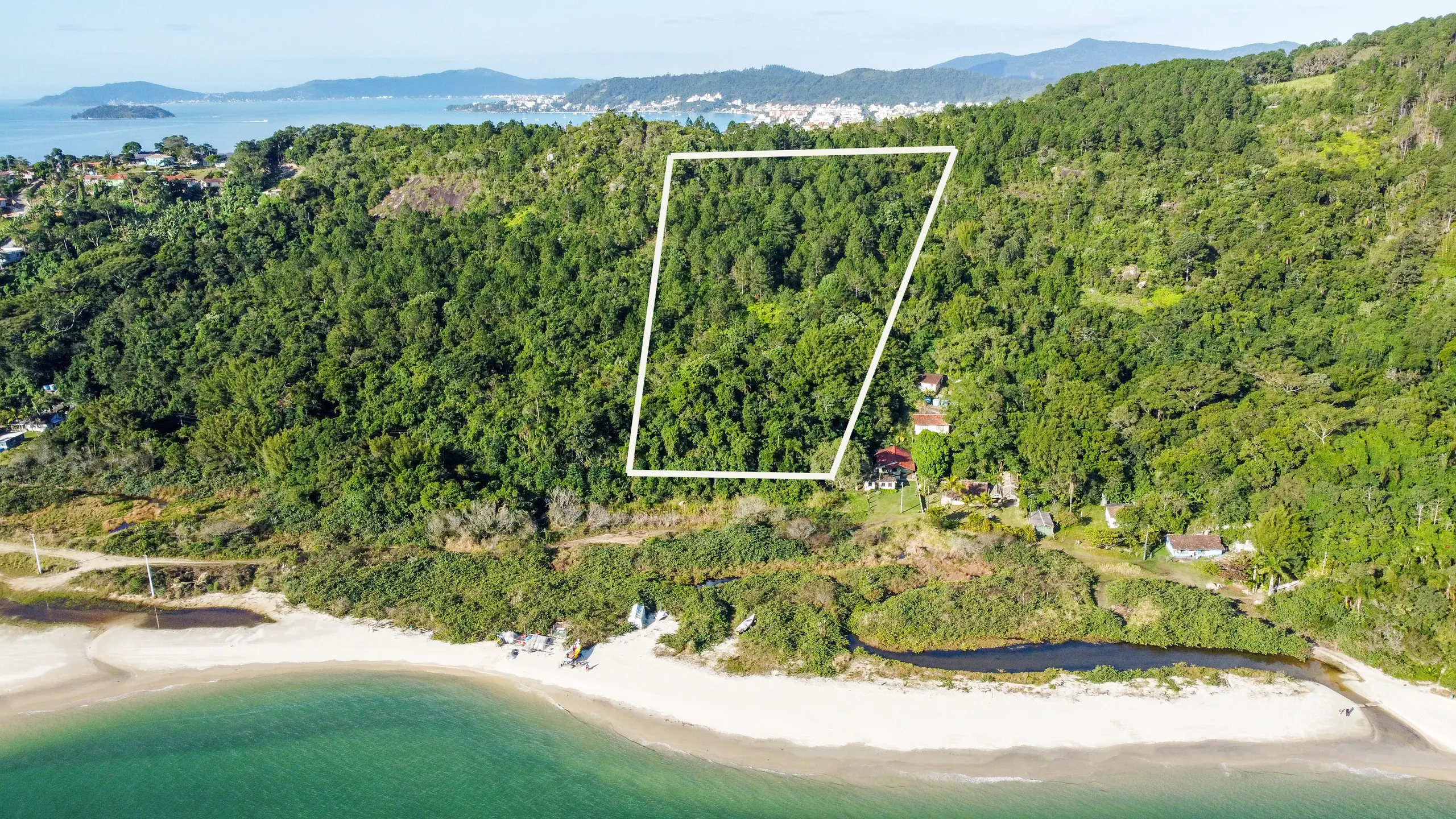 Terreno à venda de 8.000 m² em Florianópolis, SC, Brasil